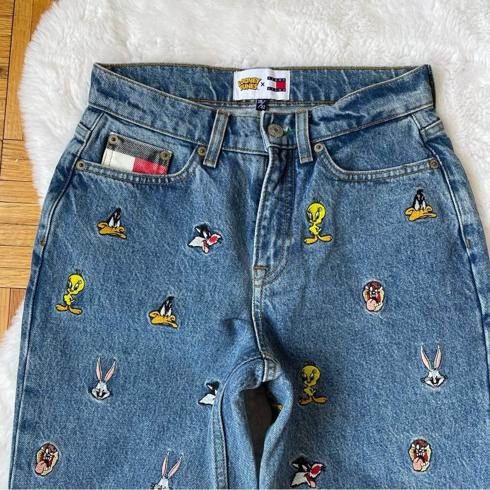 RARE Tommy Jeans x Looney Tunes Embroidered High Rise Jeans - Size 25/32 - Picture 8 of 16